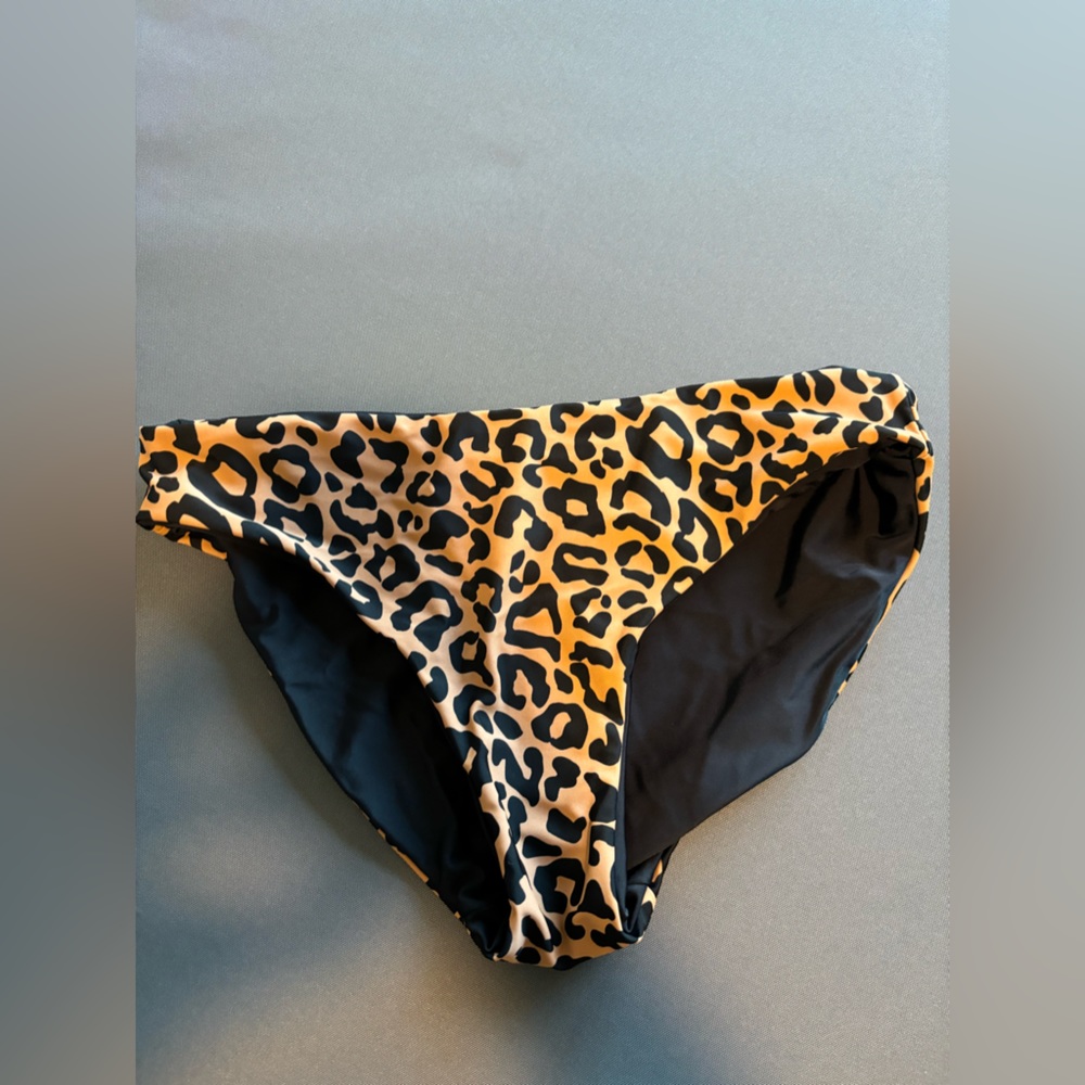 Reversible Andie swim bottom great condition size large